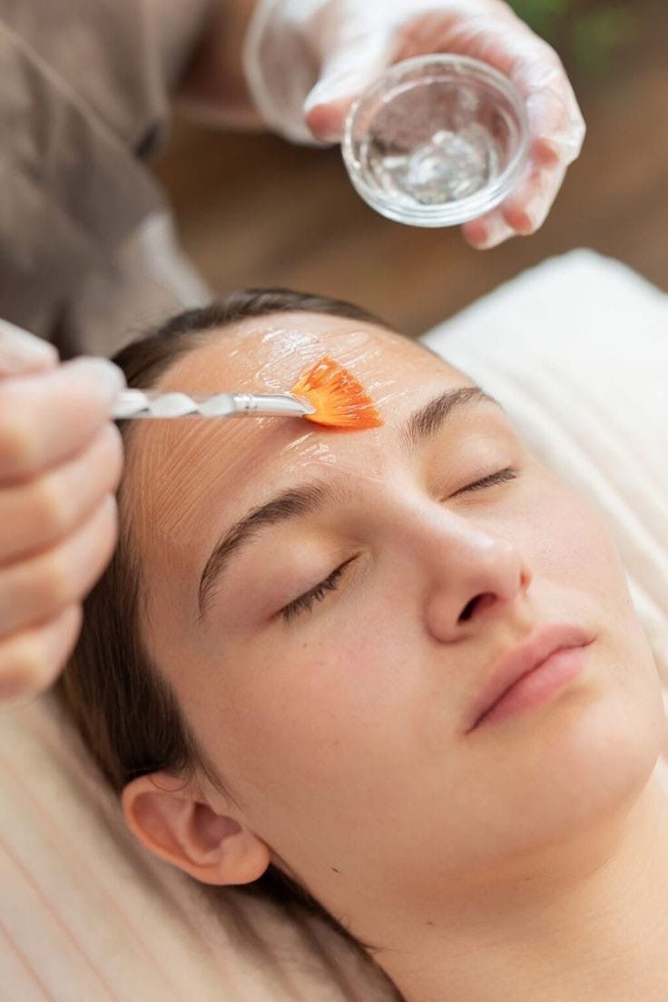 Peeling : soin pour exfolier la peau, améliorer son apparence et stimuler la production de collagène